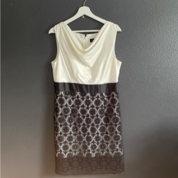 NWT Chetta B Women's White Black Drape Neck Eyelet Lace Hem Sheath Dress Size 12 - Picture 1 of 4